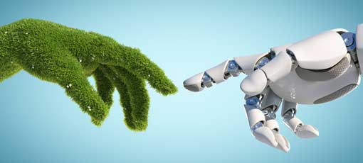 Energie- und Umwelttechniker Abstraktes Natur- und Technologiekonzept, Roboterhand und natürliche Hand, die von Gras bedeckt sind, die sich gegenseitig erreichen