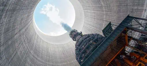 Wärmekraftanlagen | Wärmekraftwerk mit großem Schornstein
