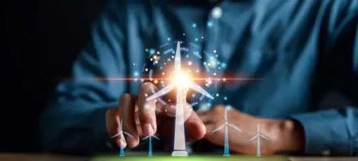 Energieingenieur mit Tablet-virtuellem Windturbinenpark mit Kartenzukunftsausblick, Prototypendesign auf holografischer Projektion, Futuristisches Design mit technischer Anwendung, Grünes Energiekonzept.